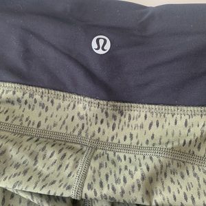 Lululemon olive dotted cropped Capri